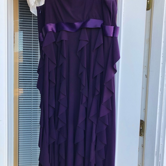 Dress to the knee. Worn once.  From Macy’s. - Picture 3 of 5